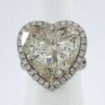 18KW HEART-SHAPE DIA RING