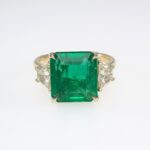 EMERALD 18KY 3-STONE RING