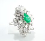14KW PEAR-SHAPE EMERALD DIA RING - Image 2