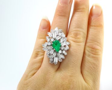 14KW PEAR-SHAPE EMERALD DIA RING - Image 5