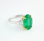 EMERALD & DIA 18KW 3-STONE RING - Image 2
