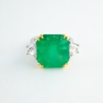 EMERALD & DIA 18KW 3-STONE RING