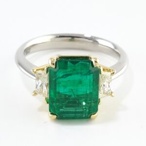 EMERALD & DIA PLAT 3-STONE RING