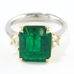 EMERALD & DIA PLAT 3-STONE RING