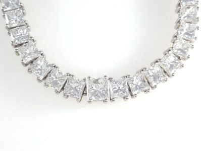 27.87CT DIA 18KW GRADUATED NECKLACE - Image 3