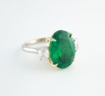EMERALD & DIAMOND 3-STONE RING - Image 3