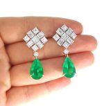 EMERALD & DIA 18KW PEAR-SHAPE EARRINGS - Image 3