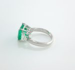 EMERALD & DIA PLAT 3-STONE RING - Image 3