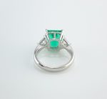 EMERALD & DIA PLAT 3-STONE RING - Image 4