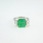 EMERALD & DIA 18KW 3-STONE RING