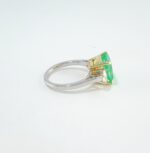 EMERALD & DIA 18KW 3-STONE RING - Image 4