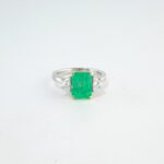 EMERALD & DIA 18KW 3-STONE RING