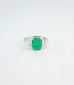 EMERALD & DIA 18KW 3-STONE RING