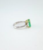 EMERALD & DIA 18KW 3-STONE RING - Image 4